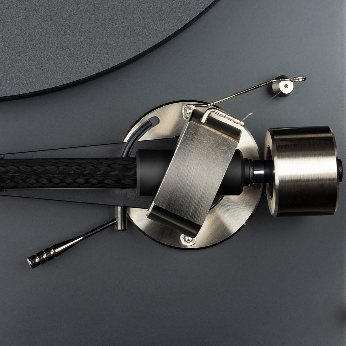 Pro-Ject Debut PRO B Balanced Turntable with Pick it PRO Balanced Cartridge (Black)