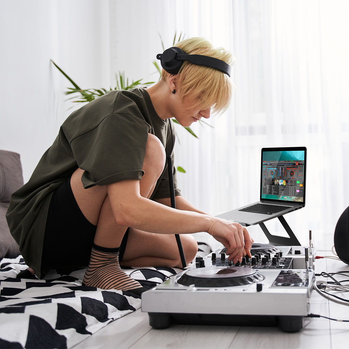 Kanto LE1 Ergonomic Universal Laptop Riser Stand for 11" - 16" Laptops