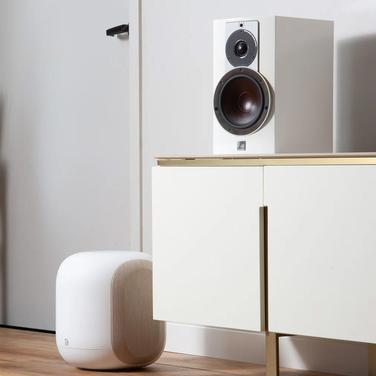 Bluesound PULSE SUB BluOS Wireless Powered Subwoofer (White/Tan)