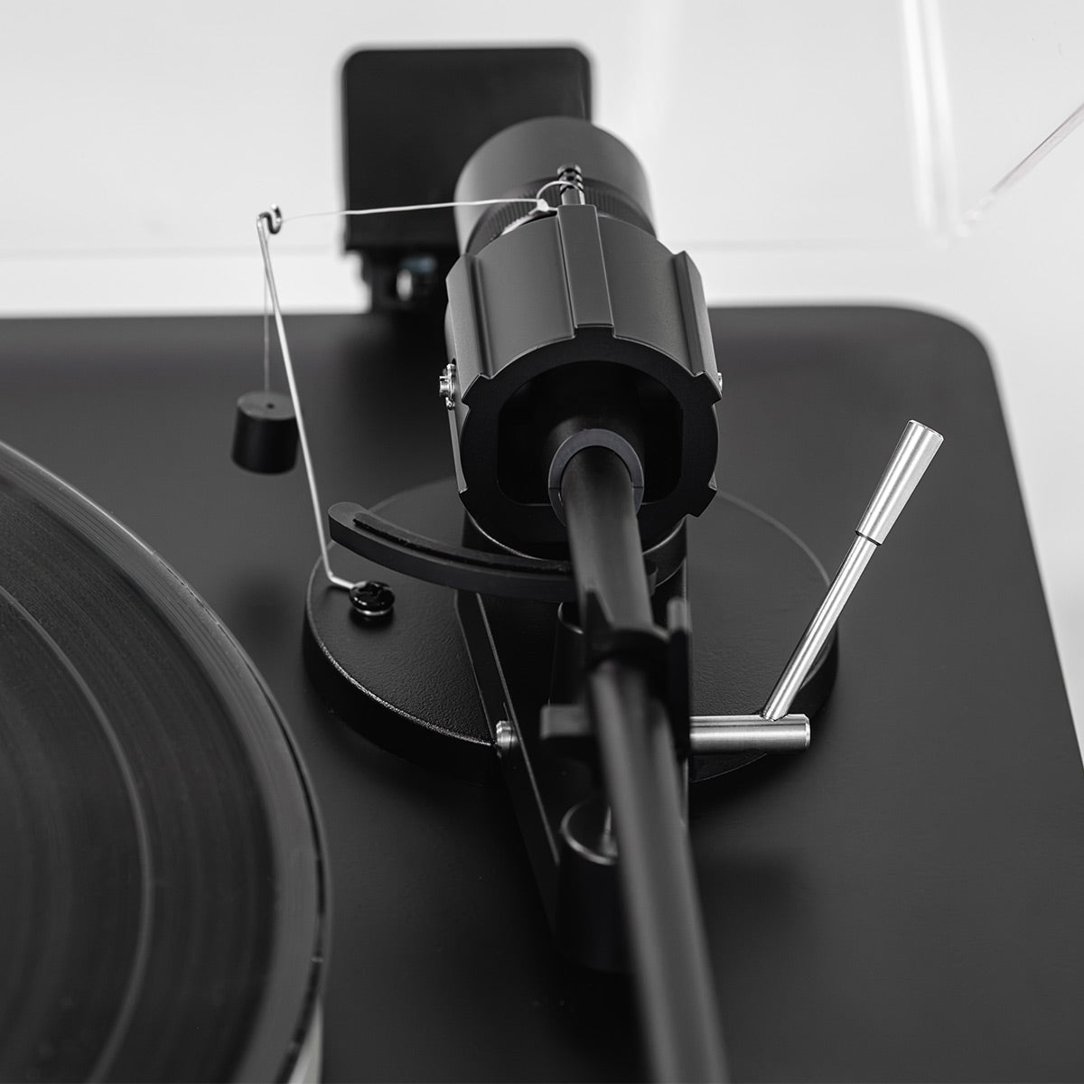 ELAC Miracord 40 Turntable with Audio-Technica AT95E MM Cartridge (Satin Black)