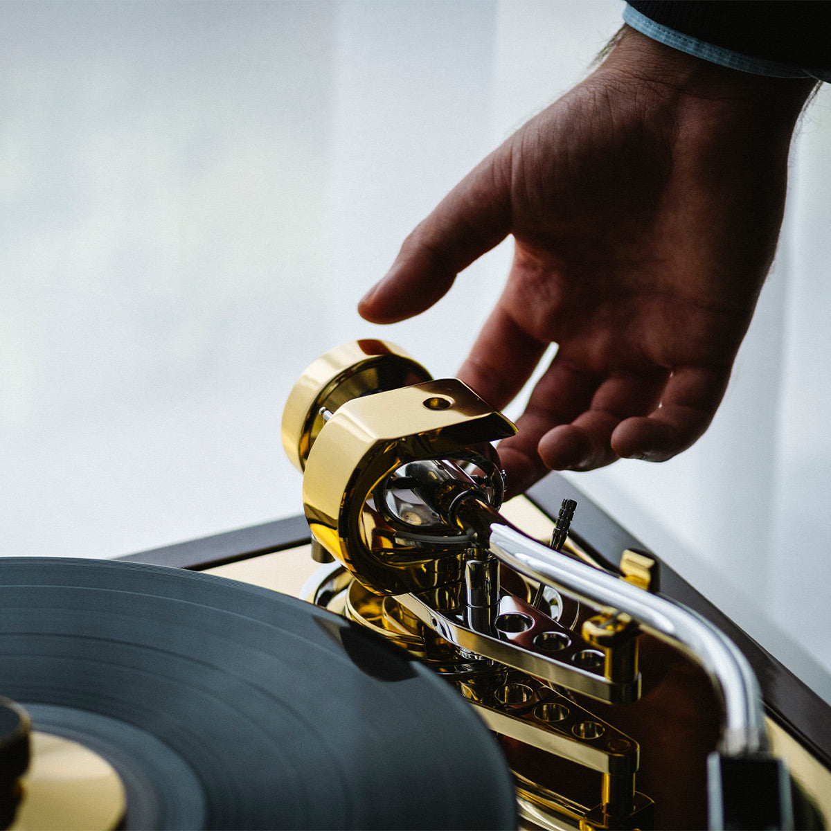 Pro-Ject The Classic Reference Balanced Turntable (Brass & Acacia)