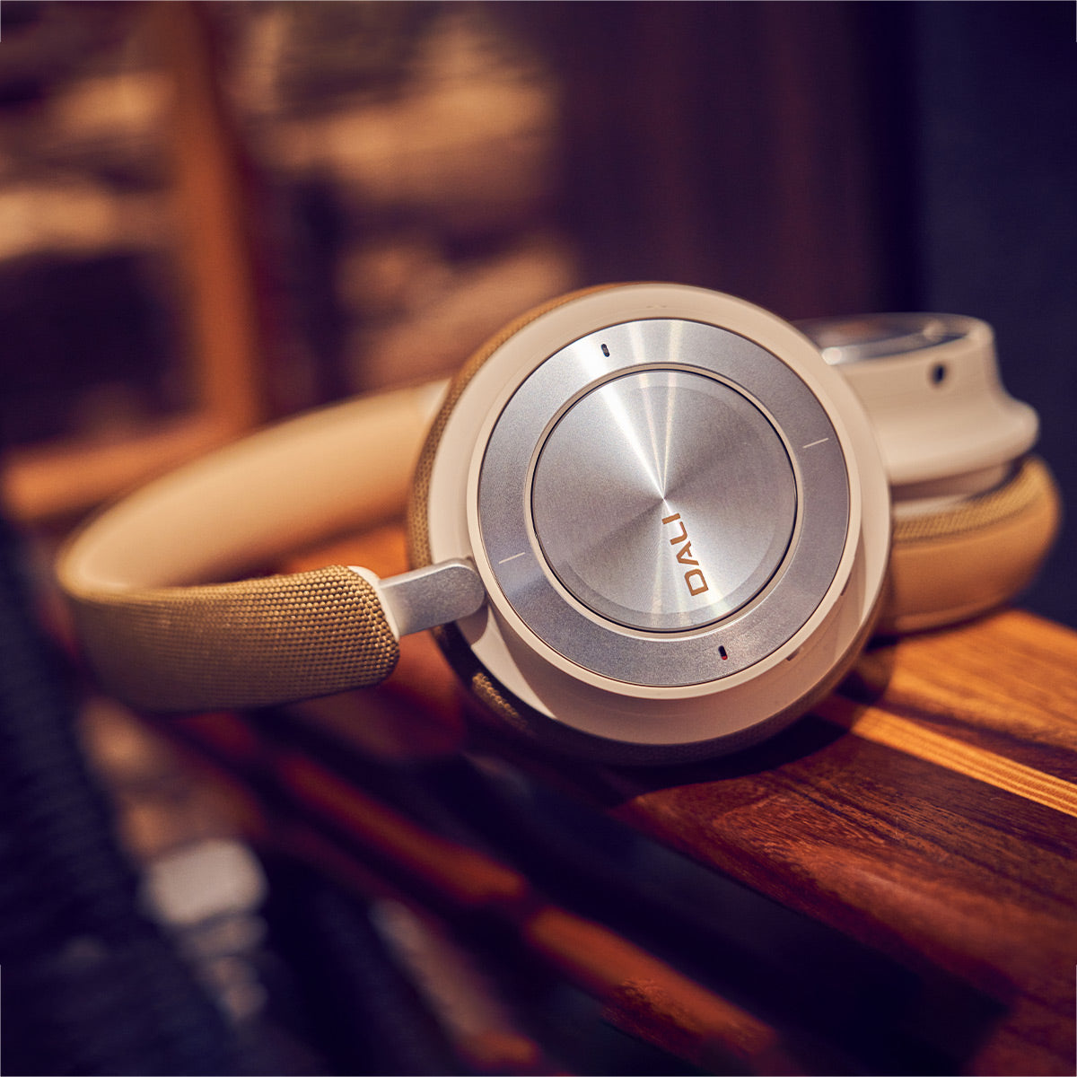 Dali IO-8 Wireless Headphones Bundle with Bluesound NODE ICON Music Streamer (Caramel White)