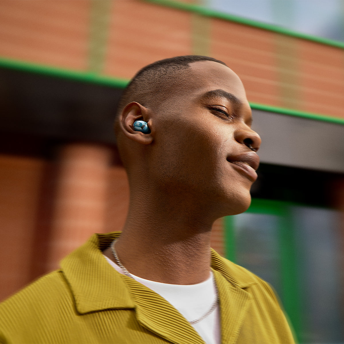JBL Live Buds 3 True Wireless Noise Cancelling Earbud Bundle with gSport Case (Blue)