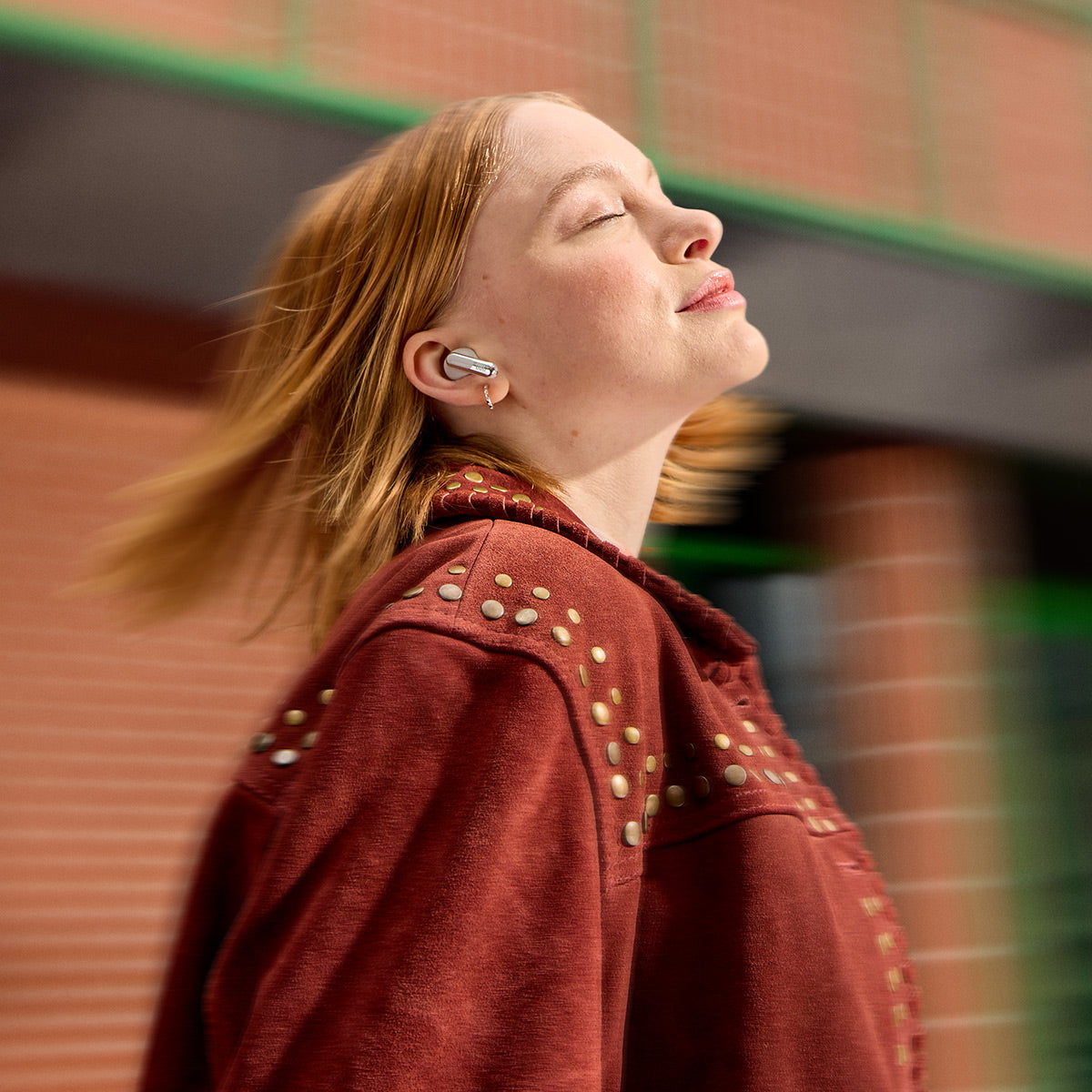 JBL Live Beam 3 True Wireless Noise Cancelling Earbud Bundle with gSport Case (Silver)