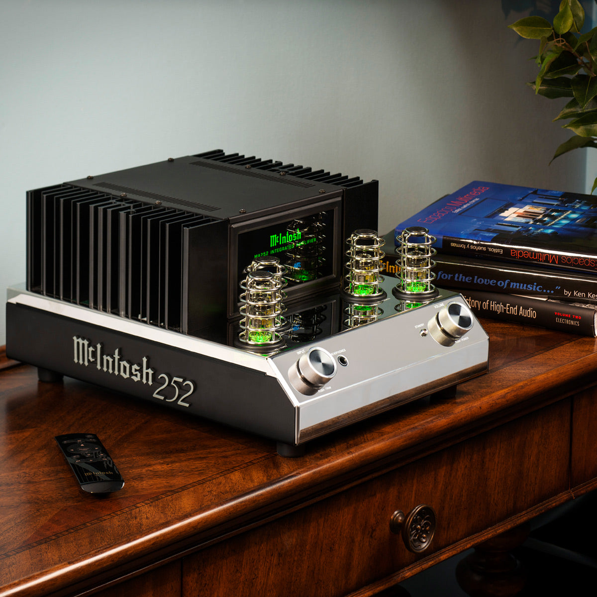 McIntosh MA252 Integrated Amplifier