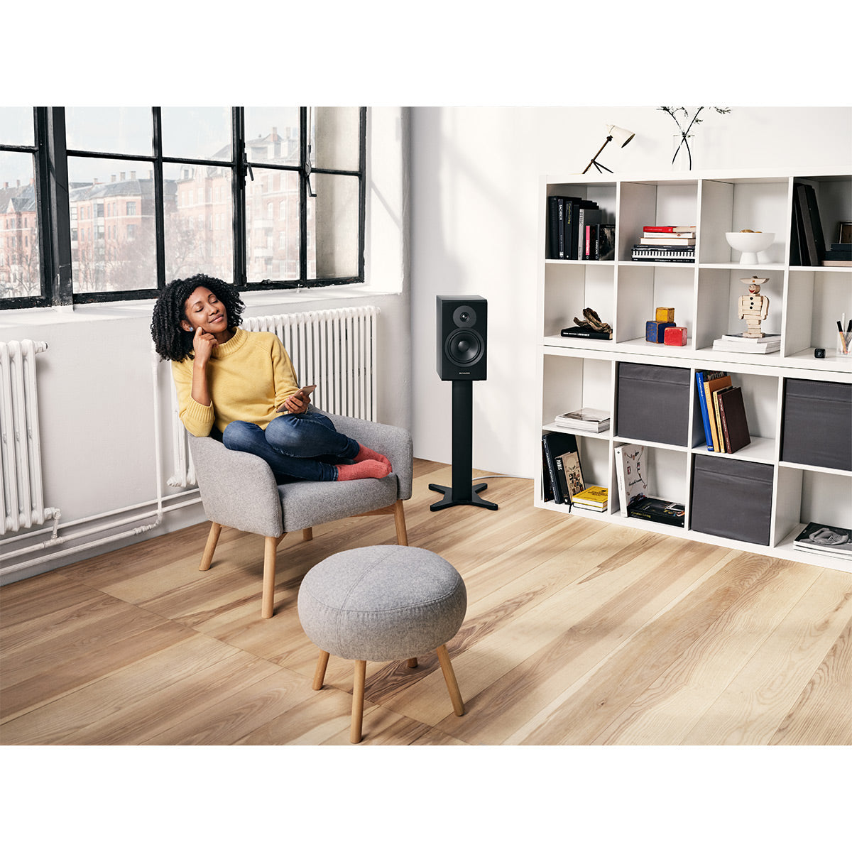 Dynaudio Emit 20 Compact Bookshelf Speaker - Pair (Black Satin)