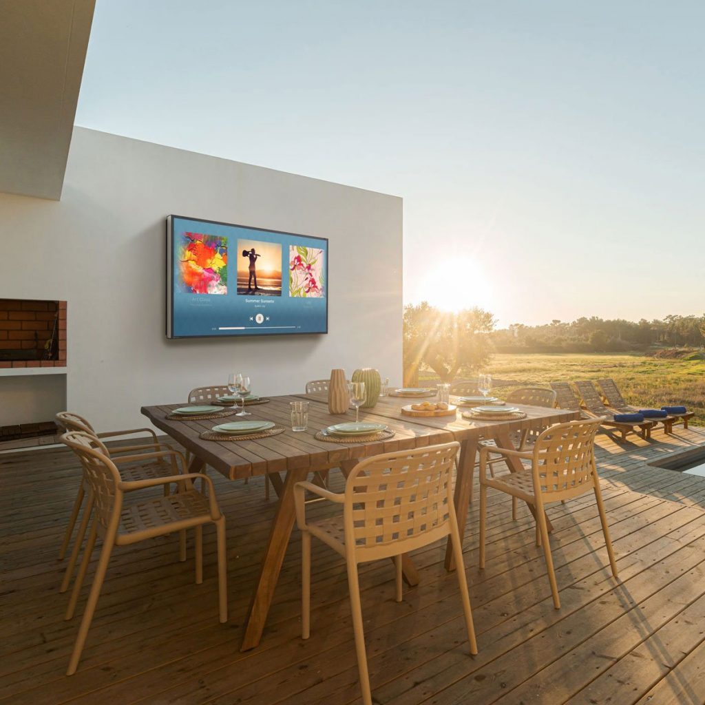 Seura Full Sun Series 65" Outdoor TV