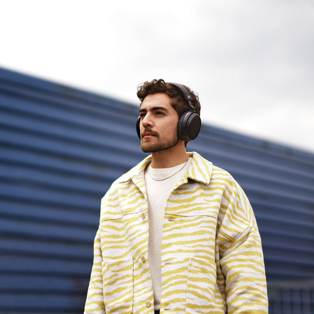 Sennheiser MOMENTUM 4 Noise-Canceling Wireless Over-Ear Headphones -  Newsshooter