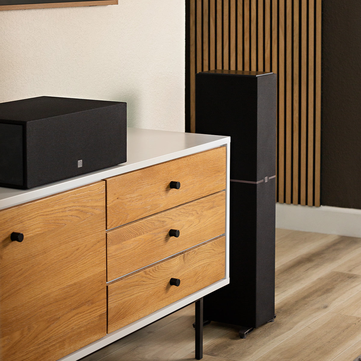 Definitive Technology Dymension DM40 Slim Bipolar Floorstanding Speaker