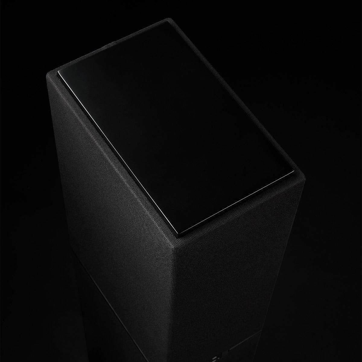 Definitive Technology Dymension DM40 Slim Bipolar Floorstanding Speaker