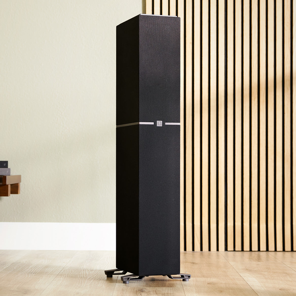 Definitive Technology Dymension DM40 Slim Bipolar Floorstanding Speaker
