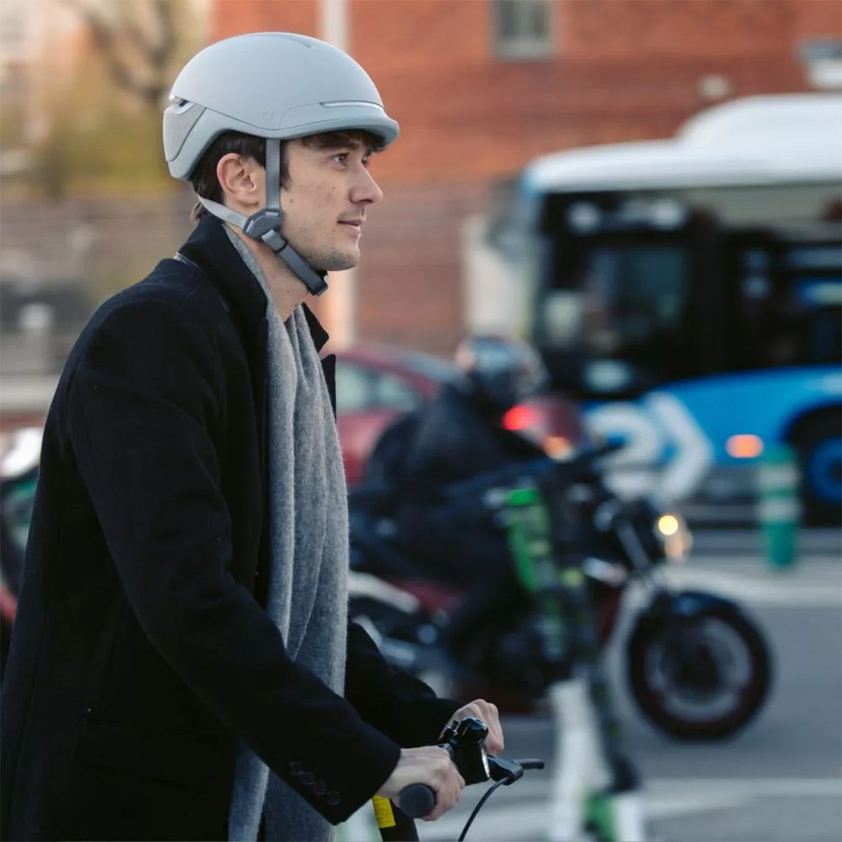 Unit 1 Medium FARO Smart Helmet with IPX-6 Rating and Mips Impact Safety System (Stingray)
