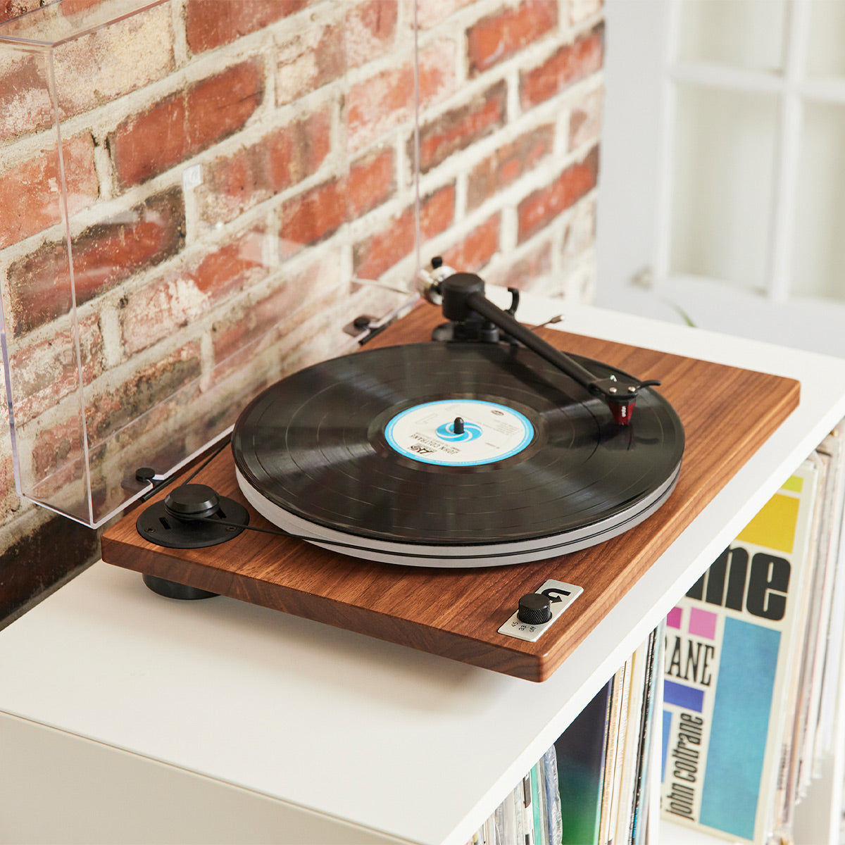 U-Turn Audio Orbit 2 Special Turntable with Built-In Preamp and Ortofon 2M Red Cartridge (Walnut)