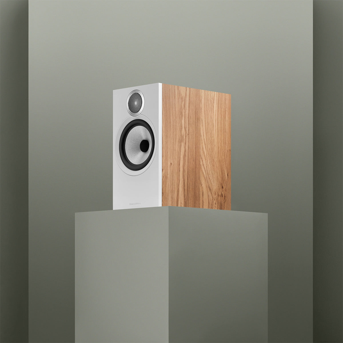 Bowers & Wilkins 606 S3 2-Way Bookshelf Speaker with 6.5" Continuum Cone Driver - Pair (Oak)
