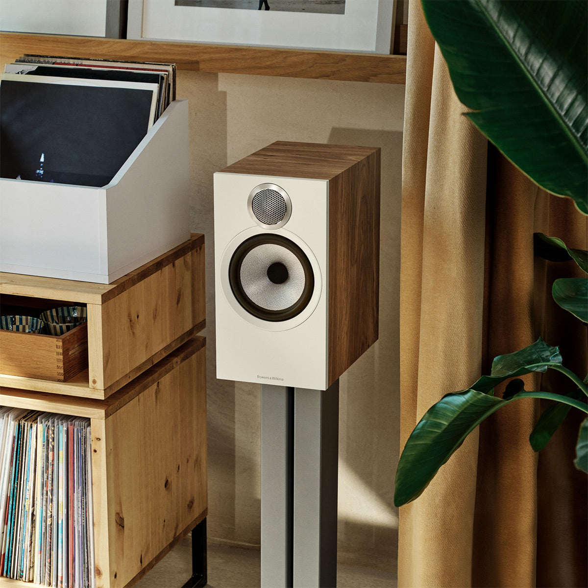 Bowers & Wilkins 606 S3 2-Way Bookshelf Speaker with 6.5" Continuum Cone Driver - Pair (Oak)