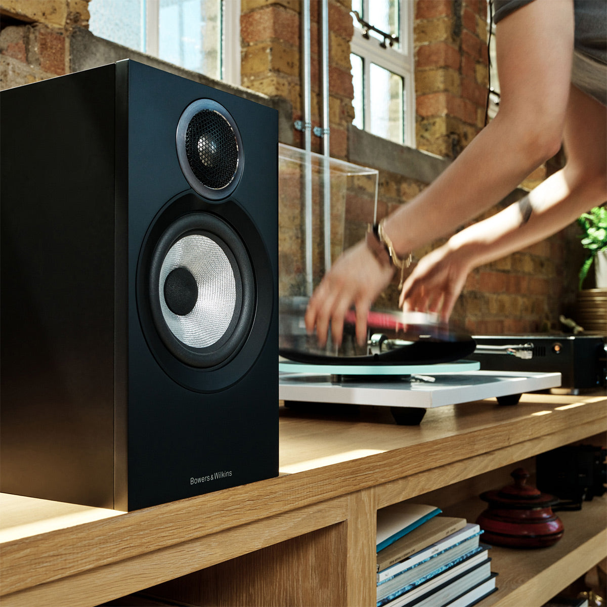 Bowers & Wilkins 607 S3 2-Way Bookshelf Speaker with 5" Continuum Cone Driver - Pair (Black)