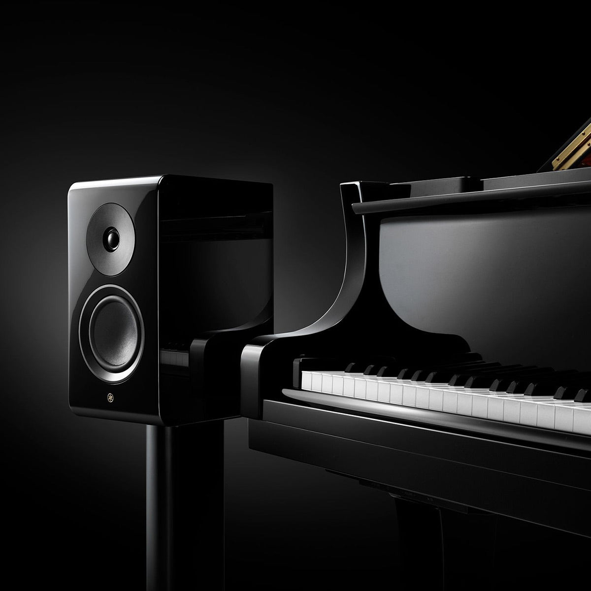 Yamaha NS-600A 2-Way Bookshelf Speaker - Each (Piano Black)