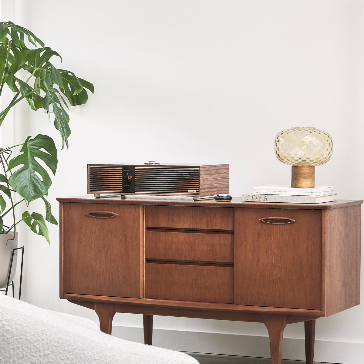 Ruark Audio R410 Integrated Music System (Walnut/Walnut)