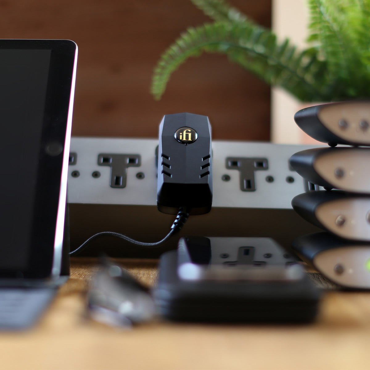 iFi Audio iPower2 12V Ultra Low Noise DC Power Supply – World Wide Stereo