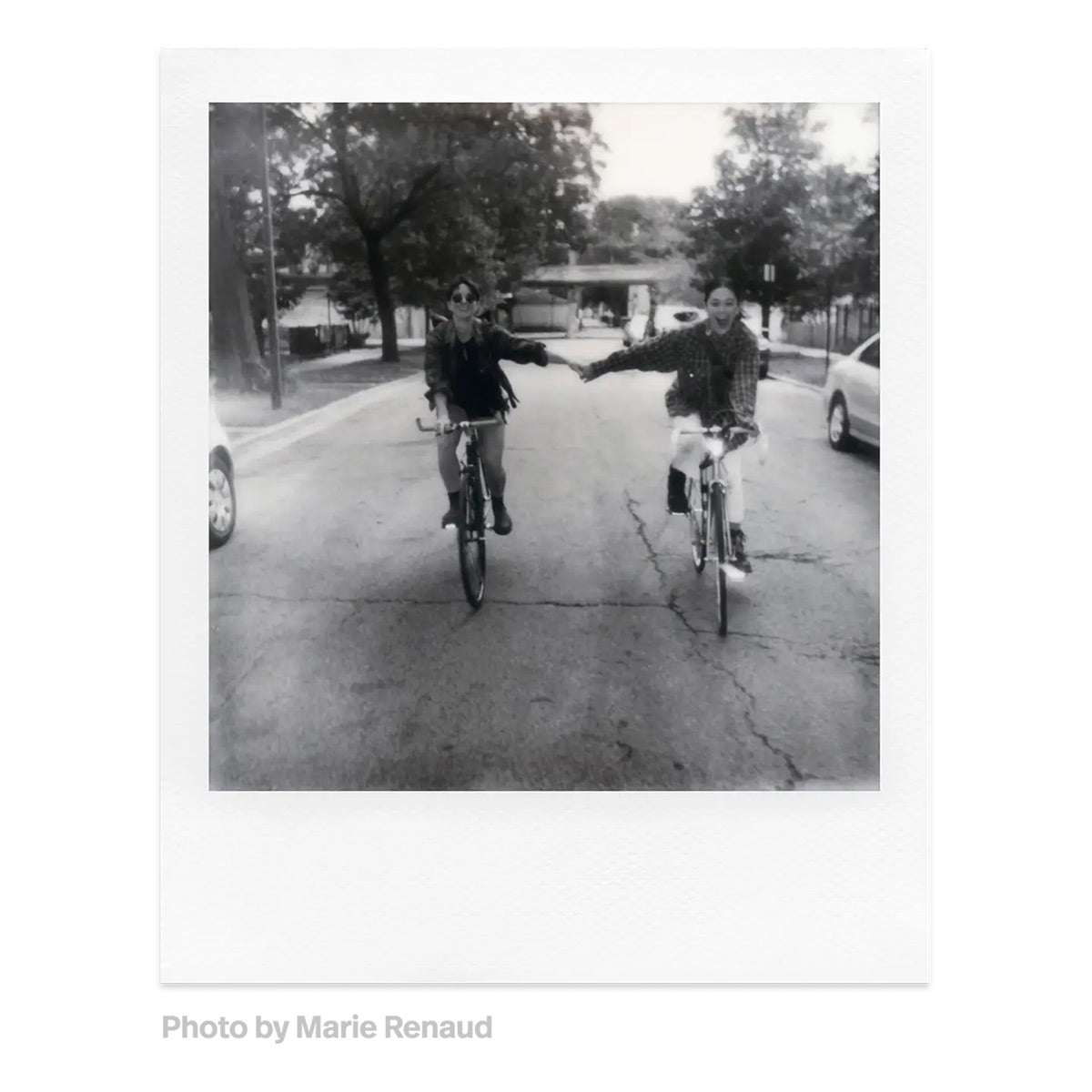 Polaroid B&W i-Type Film 8 Instant 3 x 3 Photographs for Now, Now+, Lab, OneStep 2, and OneStep+ Cameras