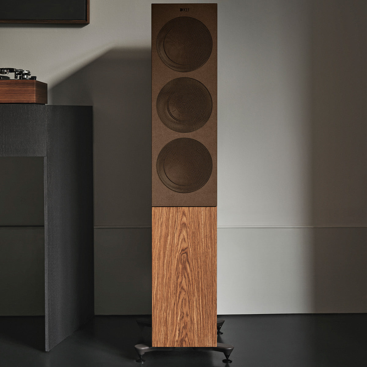 KEF R7 Meta Floorstanding Speaker - Pair (Walnut)