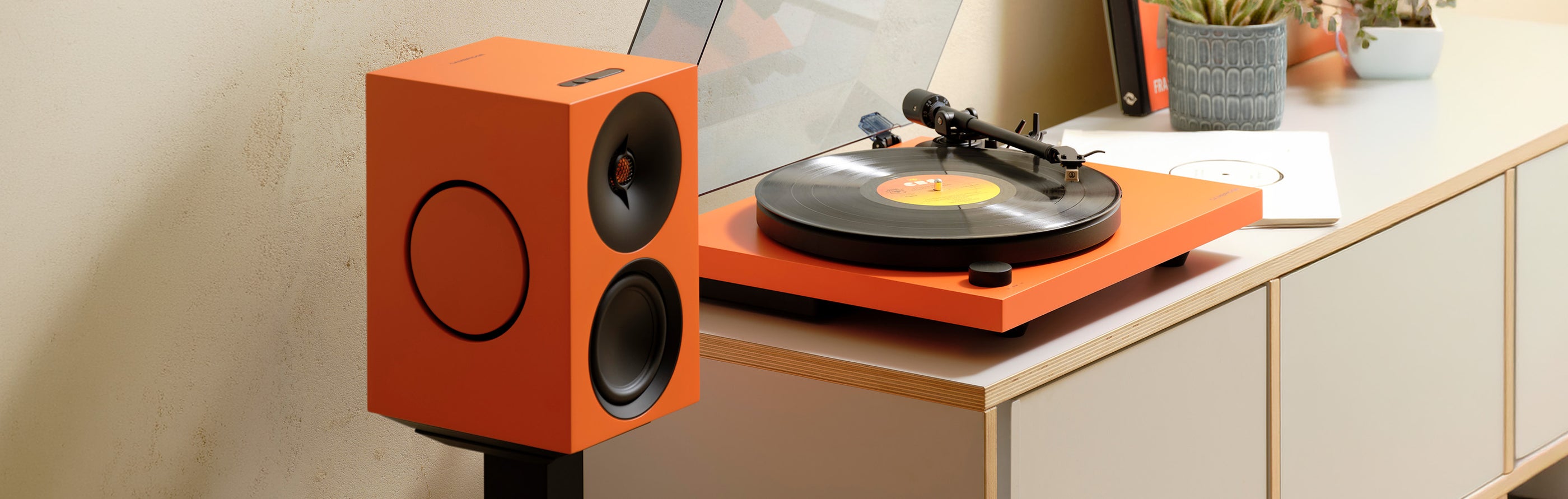 Cambridge Spira Turntable with Cambridge Audio L/R X Wireless Active Stereo Speakers