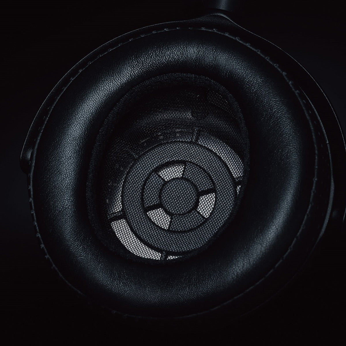 Yamaha YH-5000SE Over-Ear Headphones with Aluminum Headphone Stand