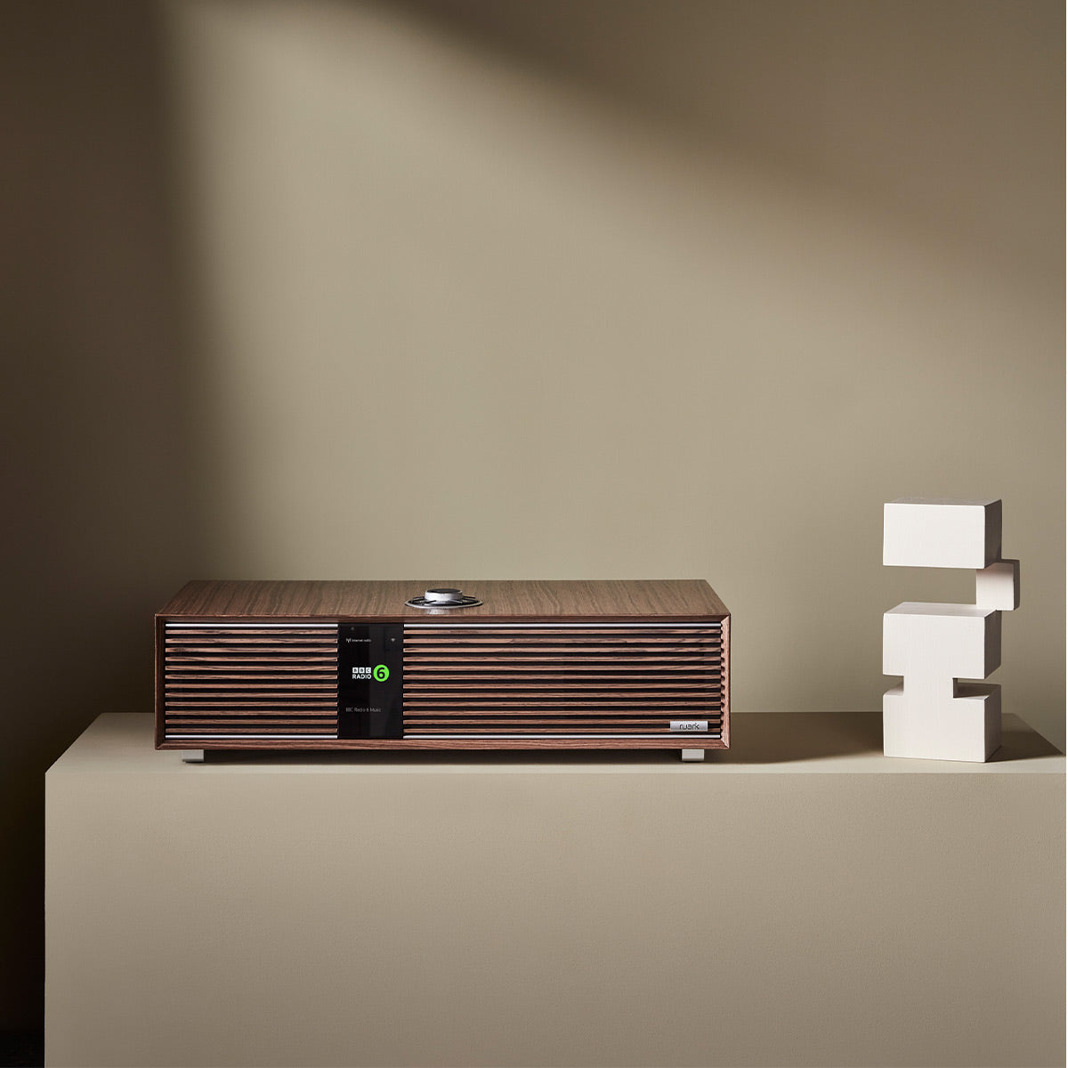 Ruark Audio R410 Integrated Music System (Walnut/Walnut)
