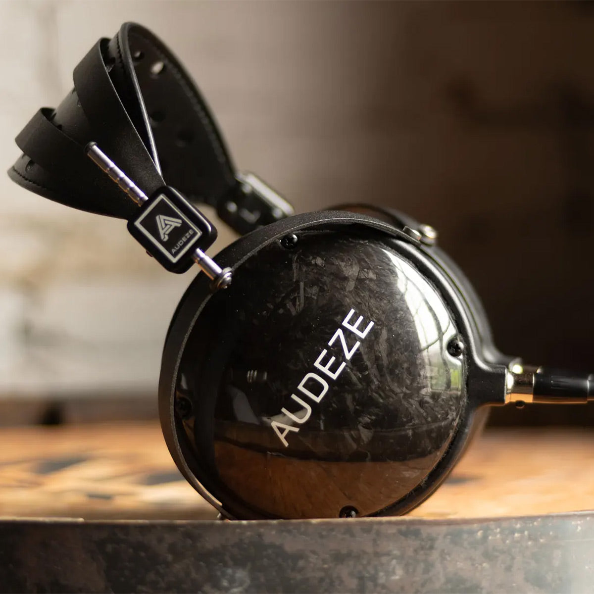 Audeze LCD-2 Classic Closed-Back Over-Ear Headphones with Carrying Case (Black)
