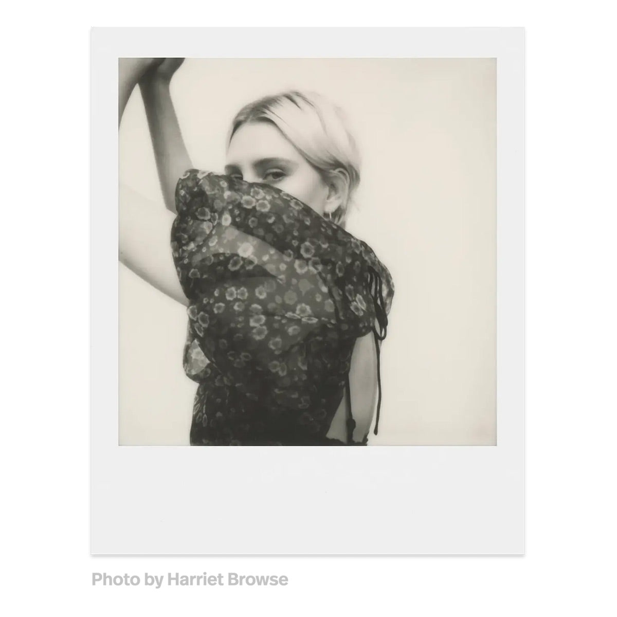 Polaroid B&W i-Type Film 8 Instant 3 x 3 Photographs for Now, Now+, Lab, OneStep 2, and OneStep+ Cameras