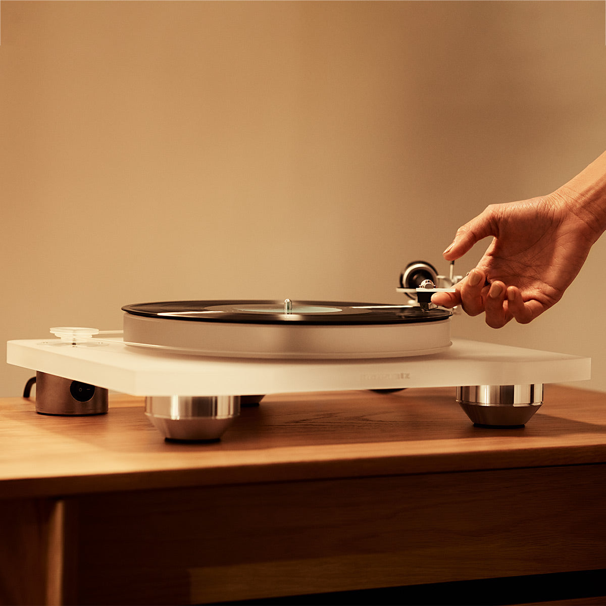 Marantz MODEL10 Integrated Amplifier (Champagne) with TT-15S1 Precision Belt Drive Turntable