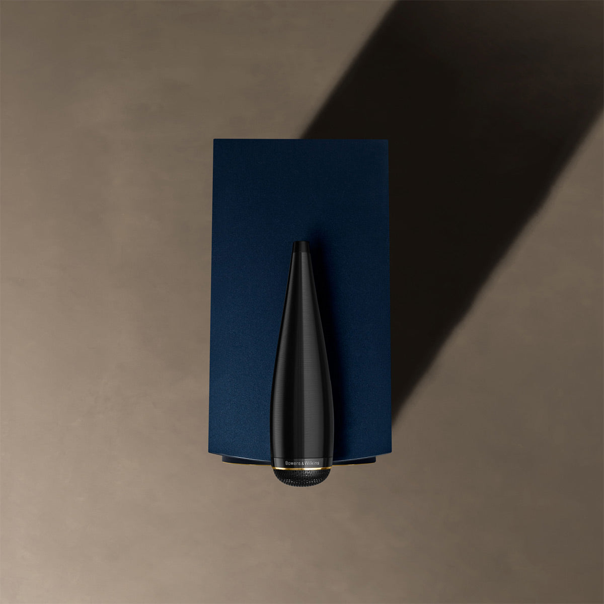 Bowers & Wilkins 702 S3 Signature Datuk Gloss 與 Midnight Blue Metallic 精品飾面