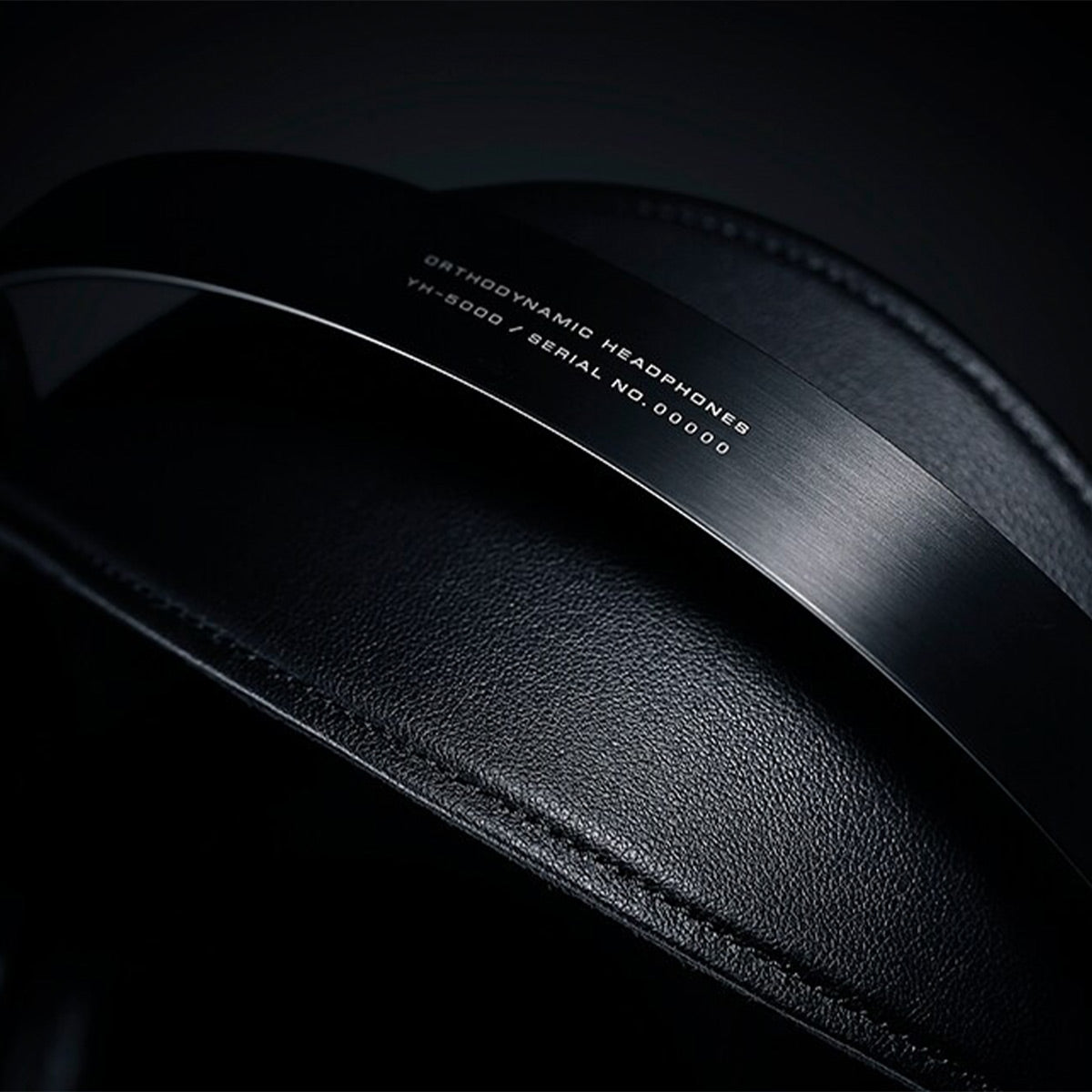 Yamaha YH-5000SE Over-Ear Headphones with Aluminum Headphone Stand
