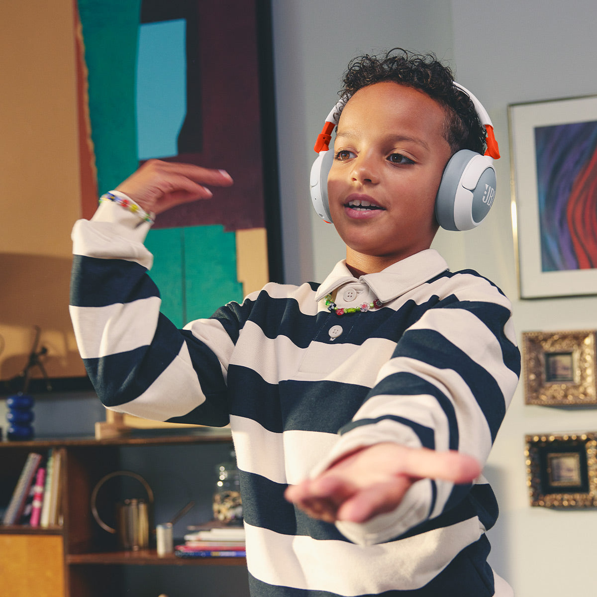 JBL Junior 470NC Kid Safe On Ear Wireless Headphone with gSport Case (White)