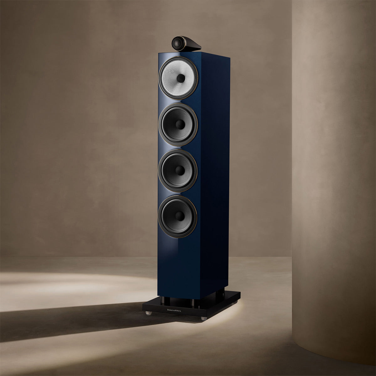 Bowers & Wilkins 702 S3 Signature Datuk Gloss 落地式喇叭展示