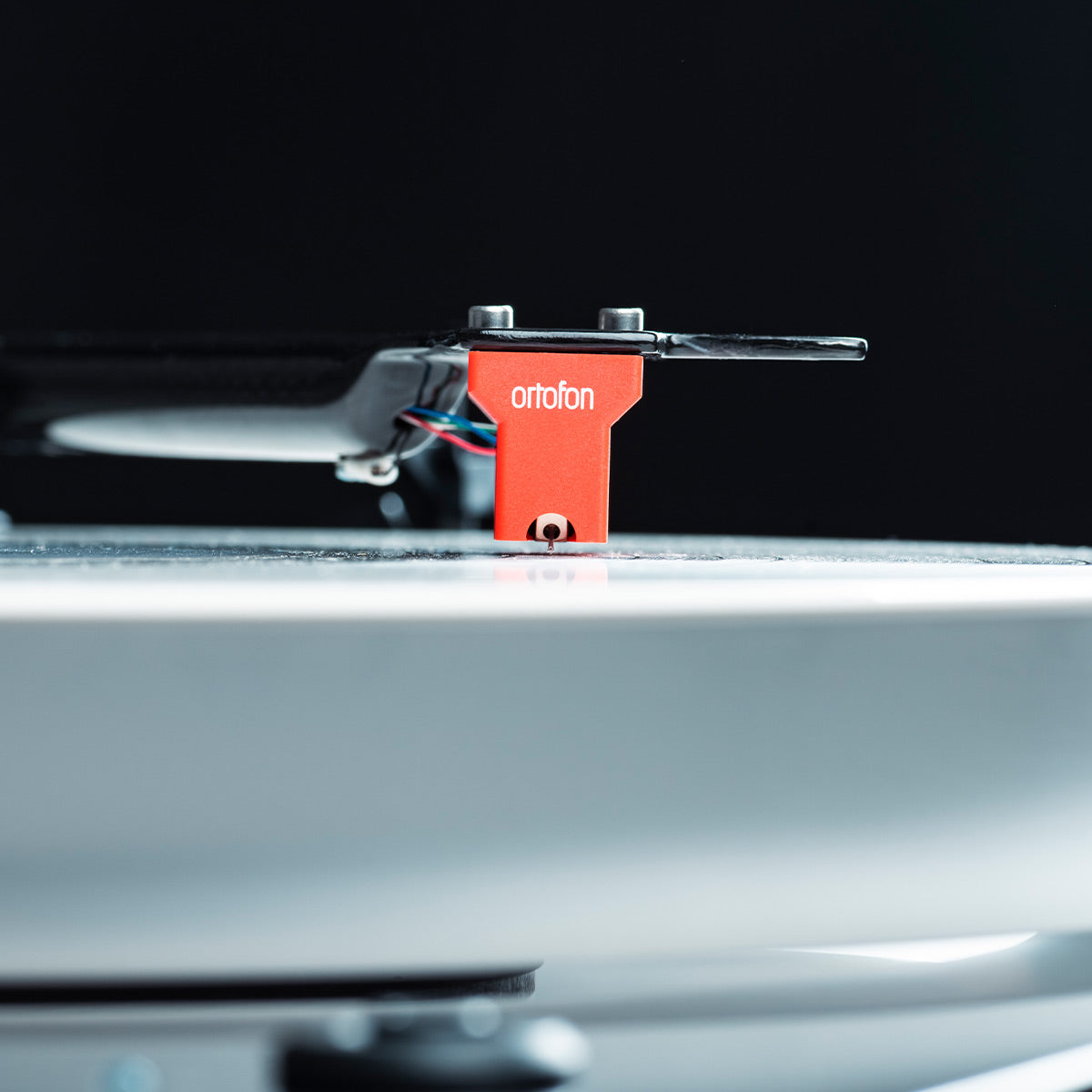 Pro-Ject X2 B Turntable with Ortofon Quintet Red Cartridge (Walnut)