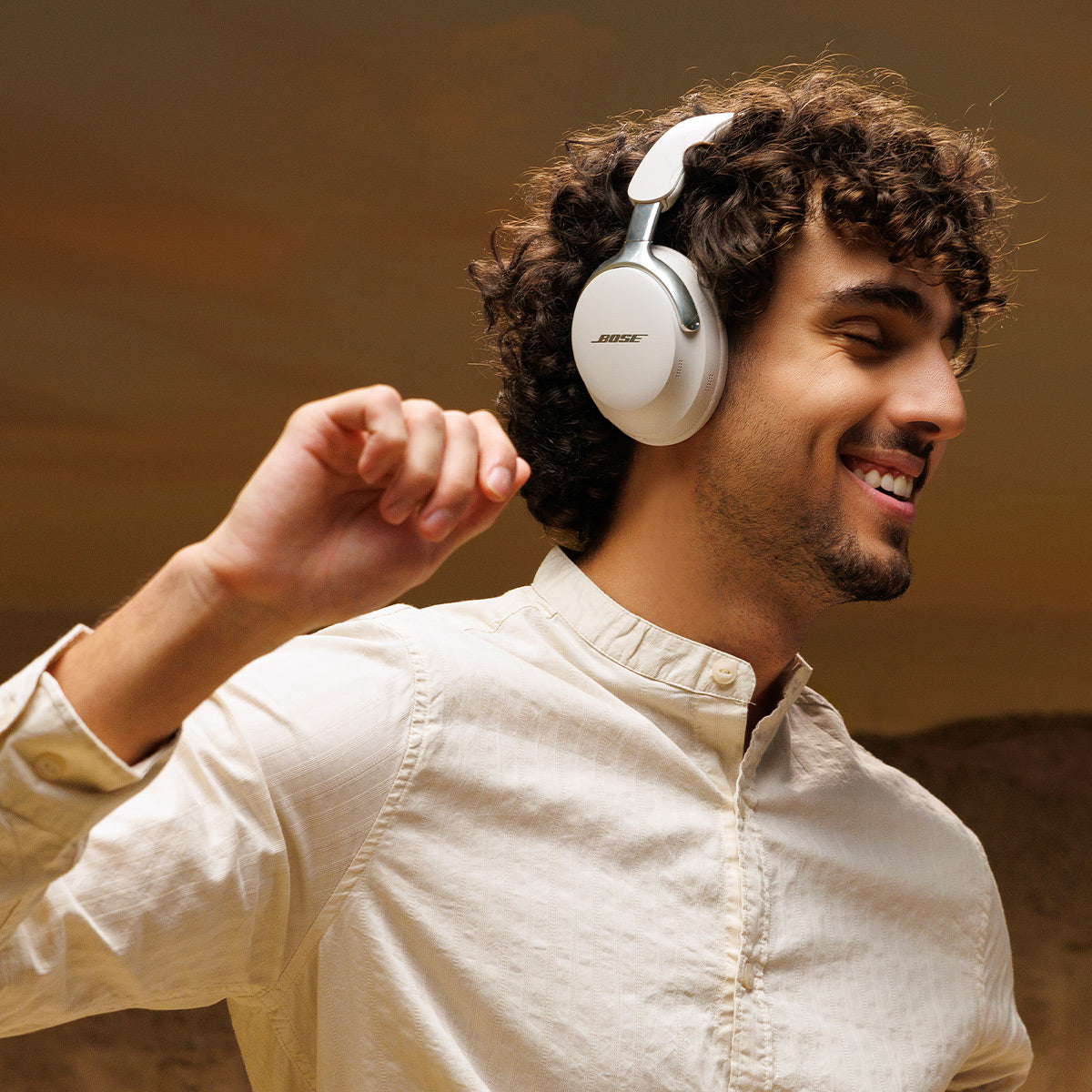 Bose QuietComfort Ultra Wireless Noise Cancelling Headphones (2nd Gen, White)