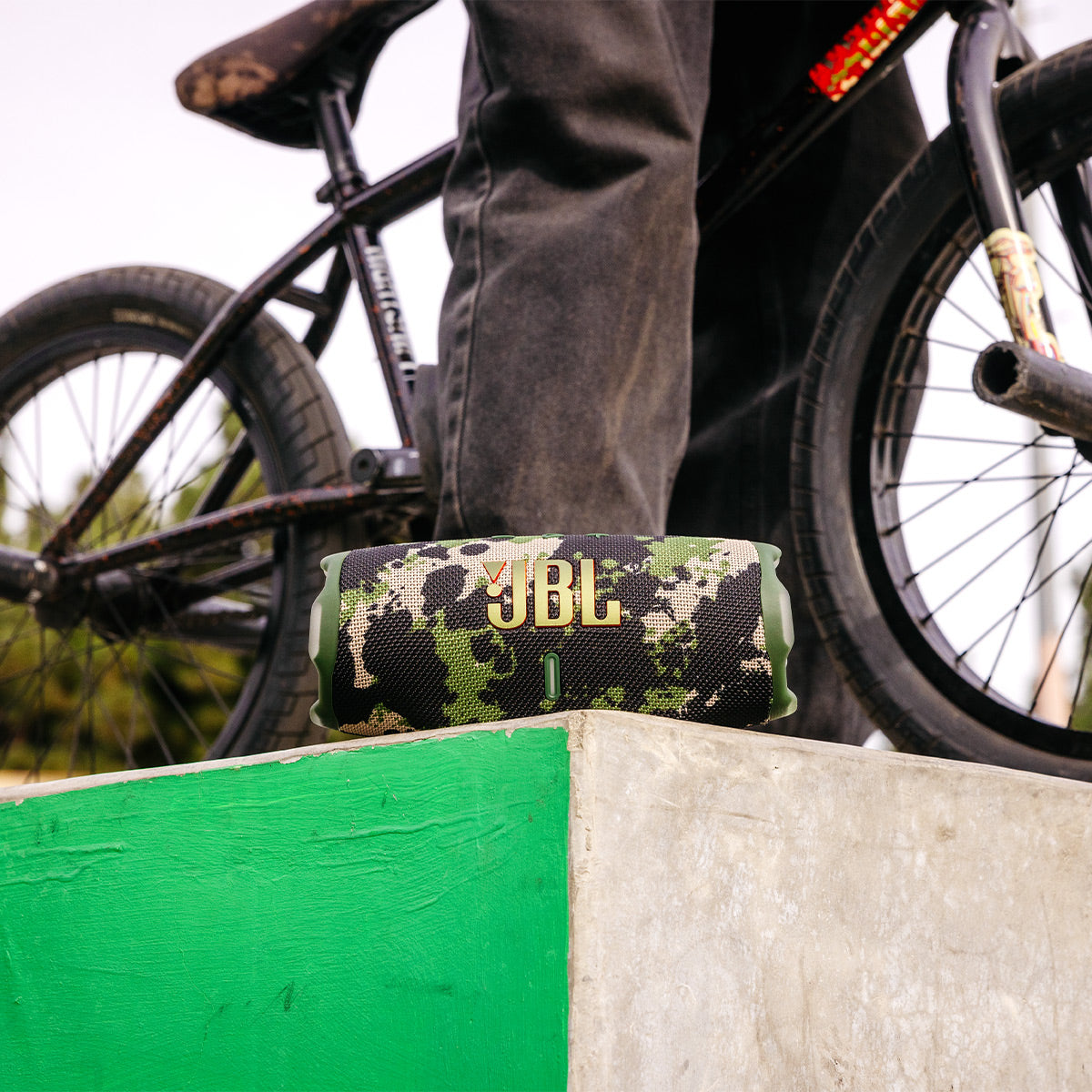 JBL Charge 6 Waterproof Portable Speaker Bundle with gSport Silicone Sleeve (Camo)