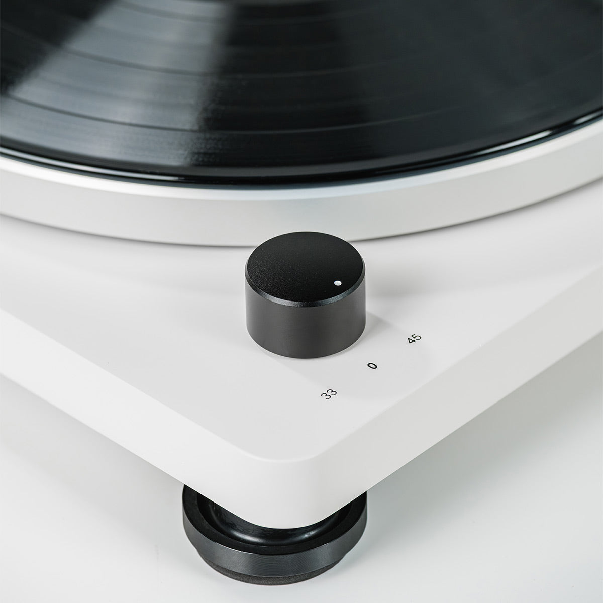ELAC Miracord 40 Turntable with Audio-Technica AT95E MM Cartridge (Adsum Cream)