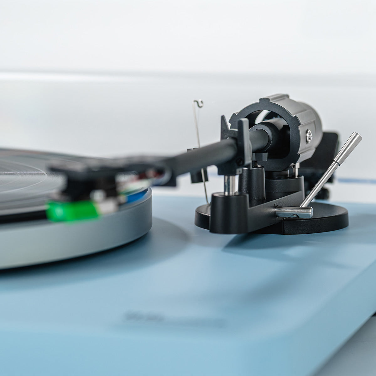 ELAC Miracord 40 Turntable with Audio-Technica AT95E MM Cartridge (Celestial Blue)
