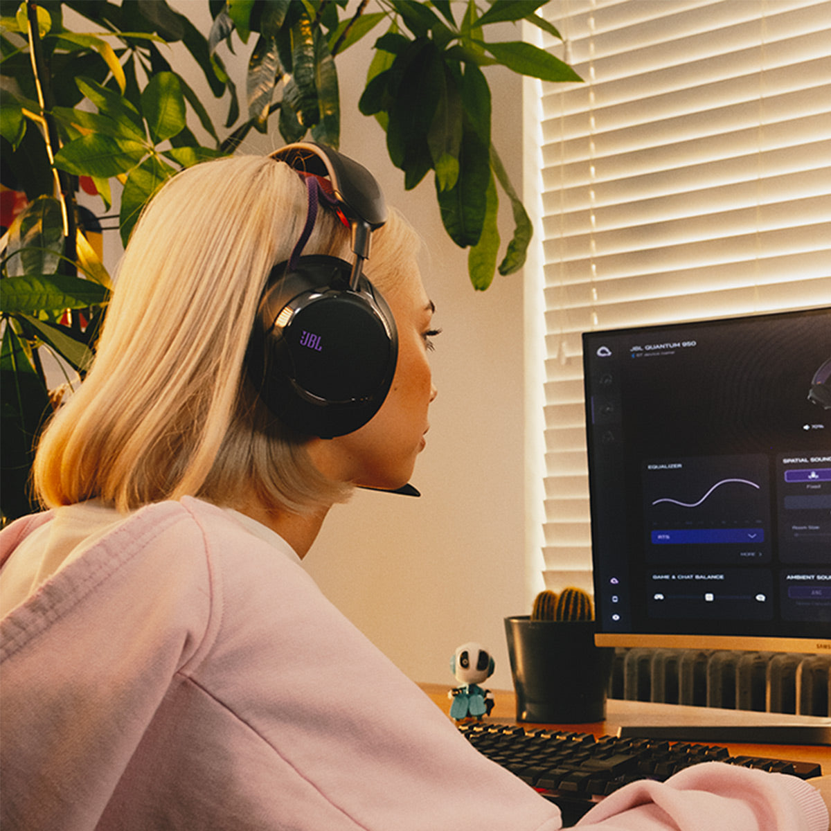 JBL Quantum 950 Bluetooth Gaming Headphones