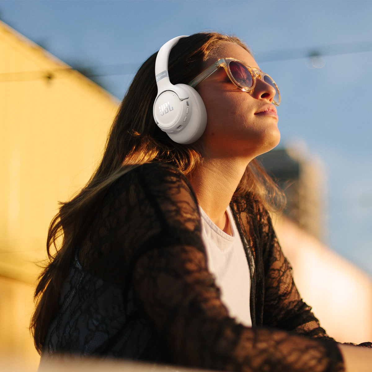 JBL JBL Tune 780NC Wireless Over Ear Noise Cancelling Headphone Bundle with gSport Case (White)