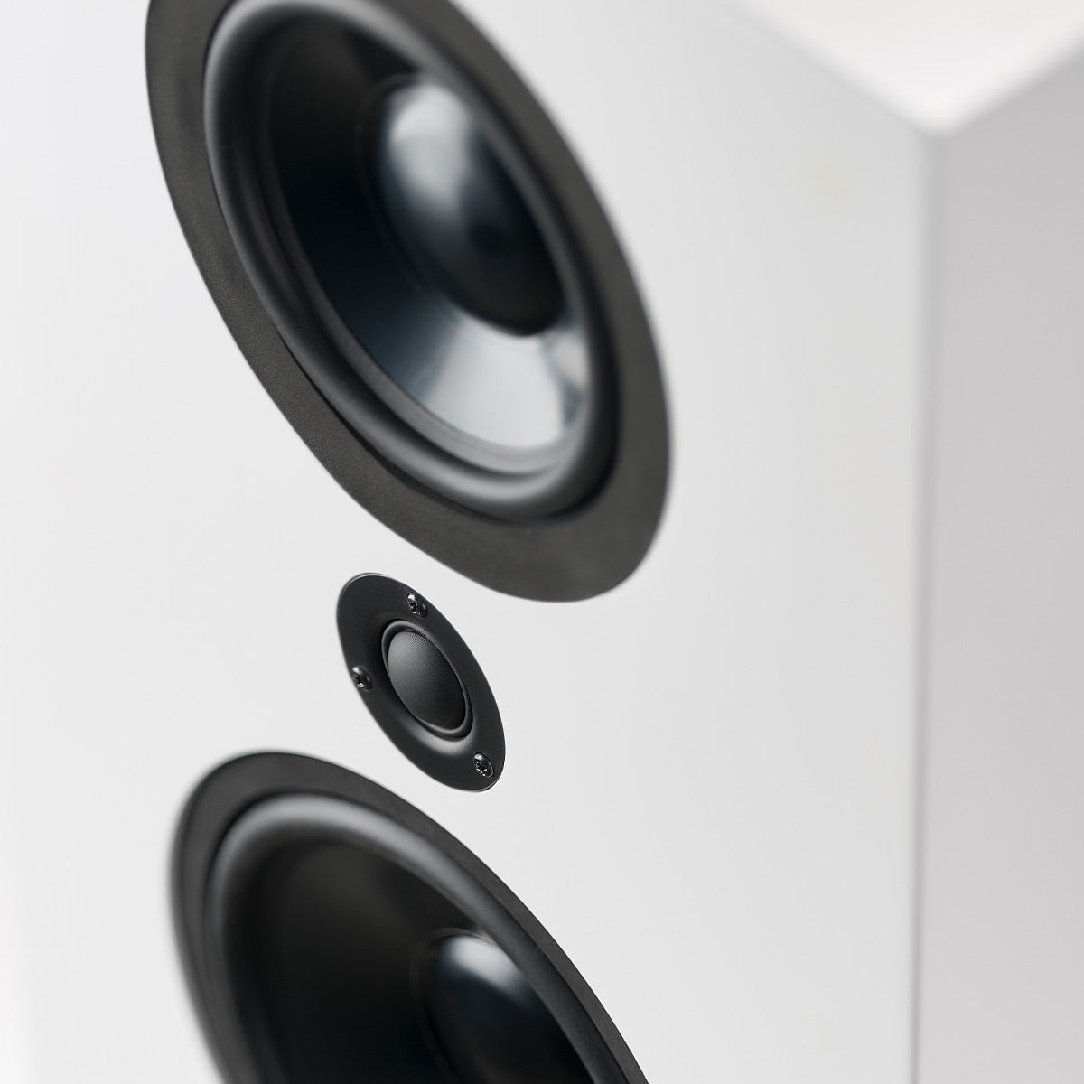 Lyngdorf Audio FR-1 On Wall Speaker - Each (White/Grey Grille)
