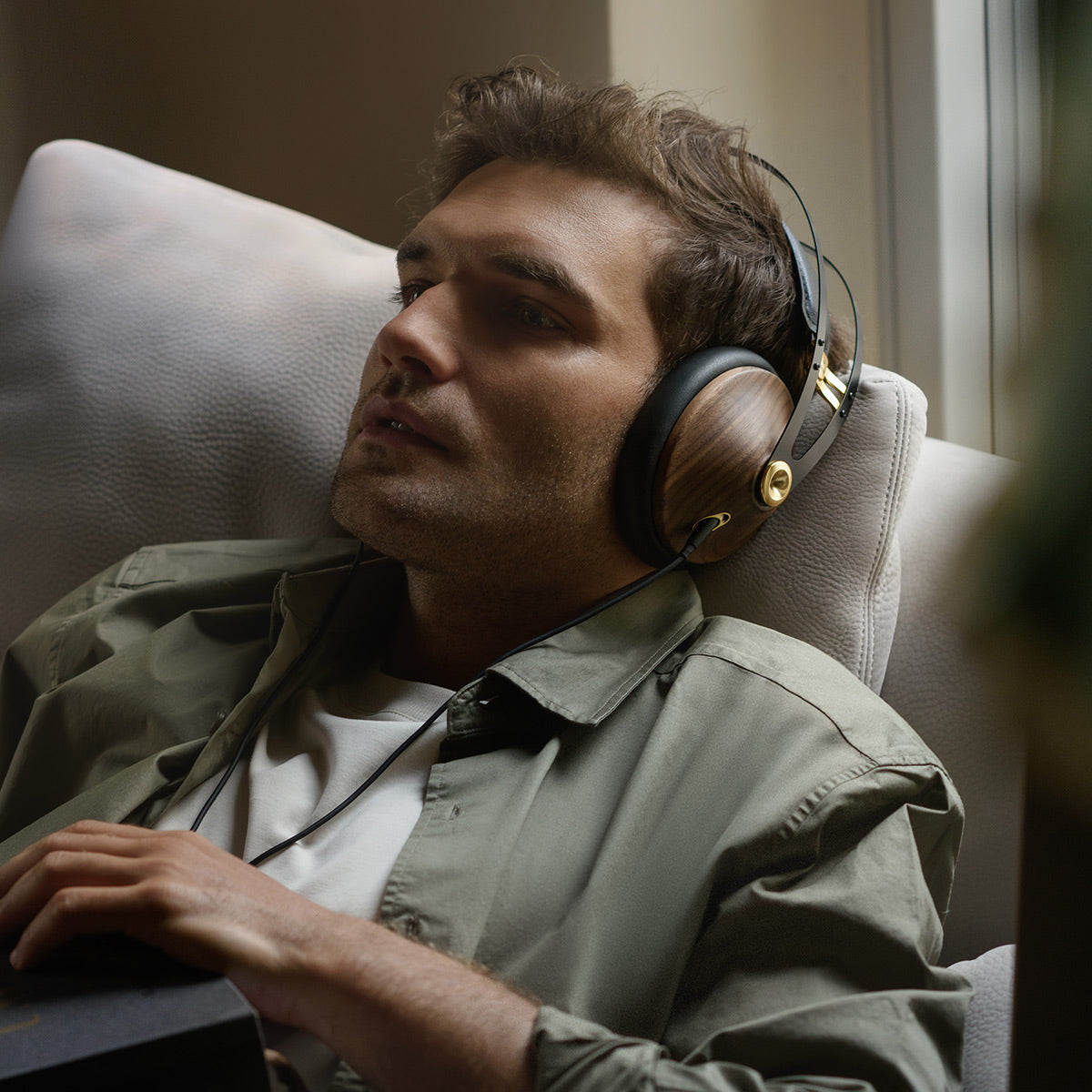 Meze Audio 99 Classics Over Ear Headphones - 2nd Gen (Walnut/Gold)