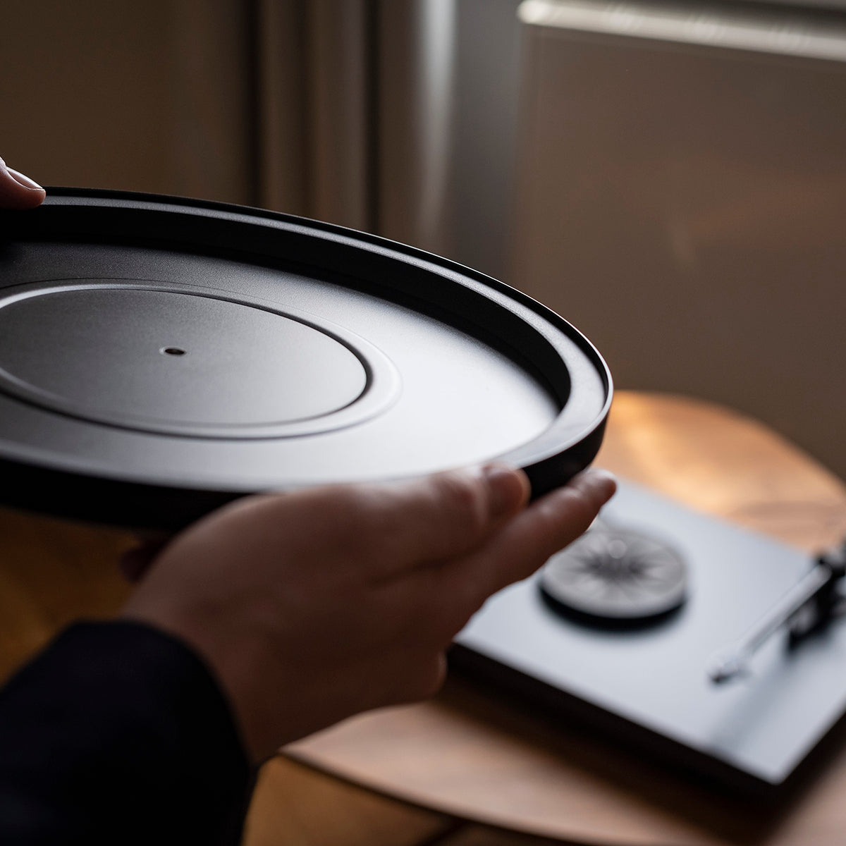 Pro-Ject Debut Carbon Evolution with Sumiko Rainier (Satin Black)