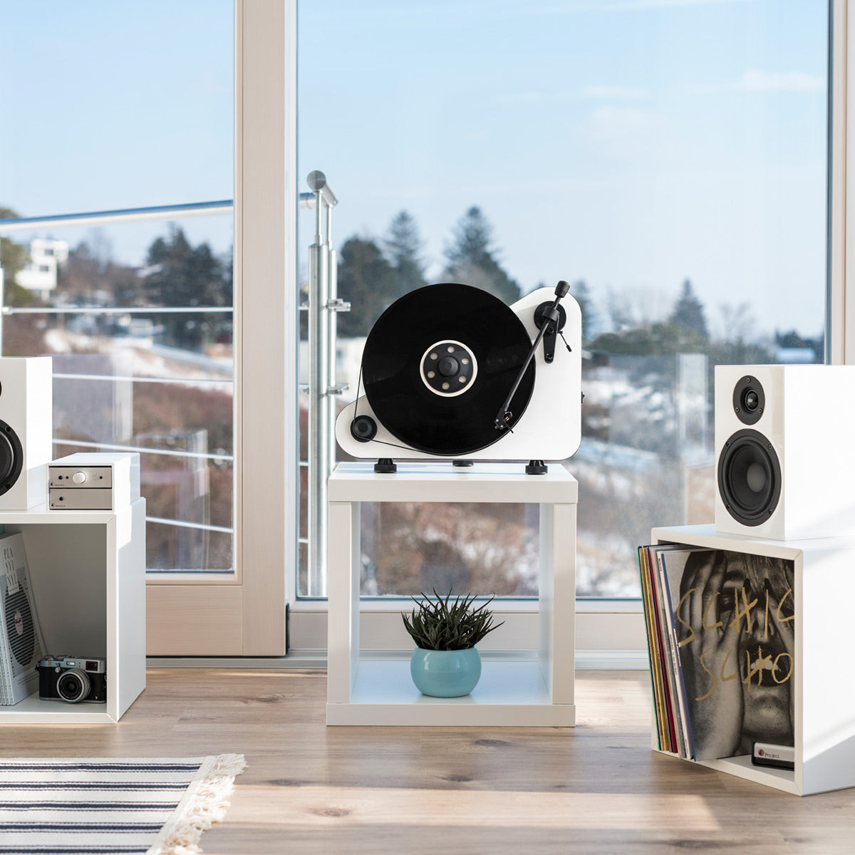 Pro-Ject VT-E Vertical-Standing Turntable with OM 5E Cartridge (Matte White)