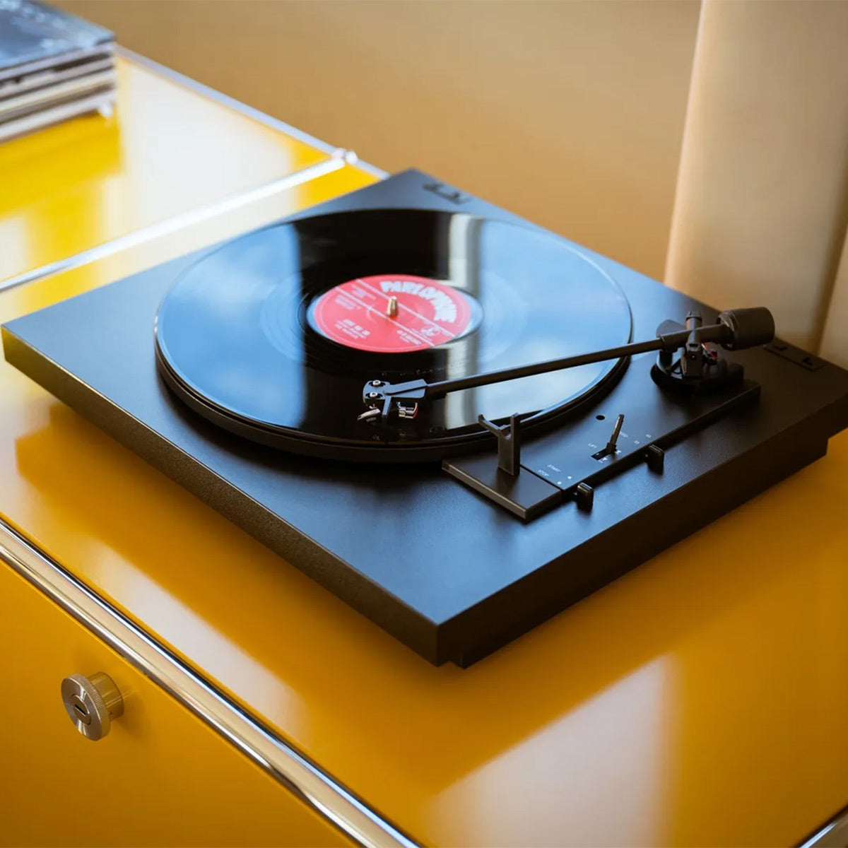 Pro-Ject AUTOMAT A1.2 Automatic Turntable with OM10 Cartridge (Black)