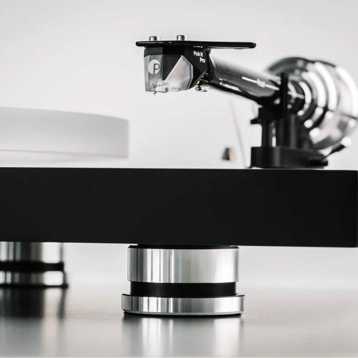 Pro-Ject Debut Reference 10 Turntable with Pick it PRO B Cartridge (Black)