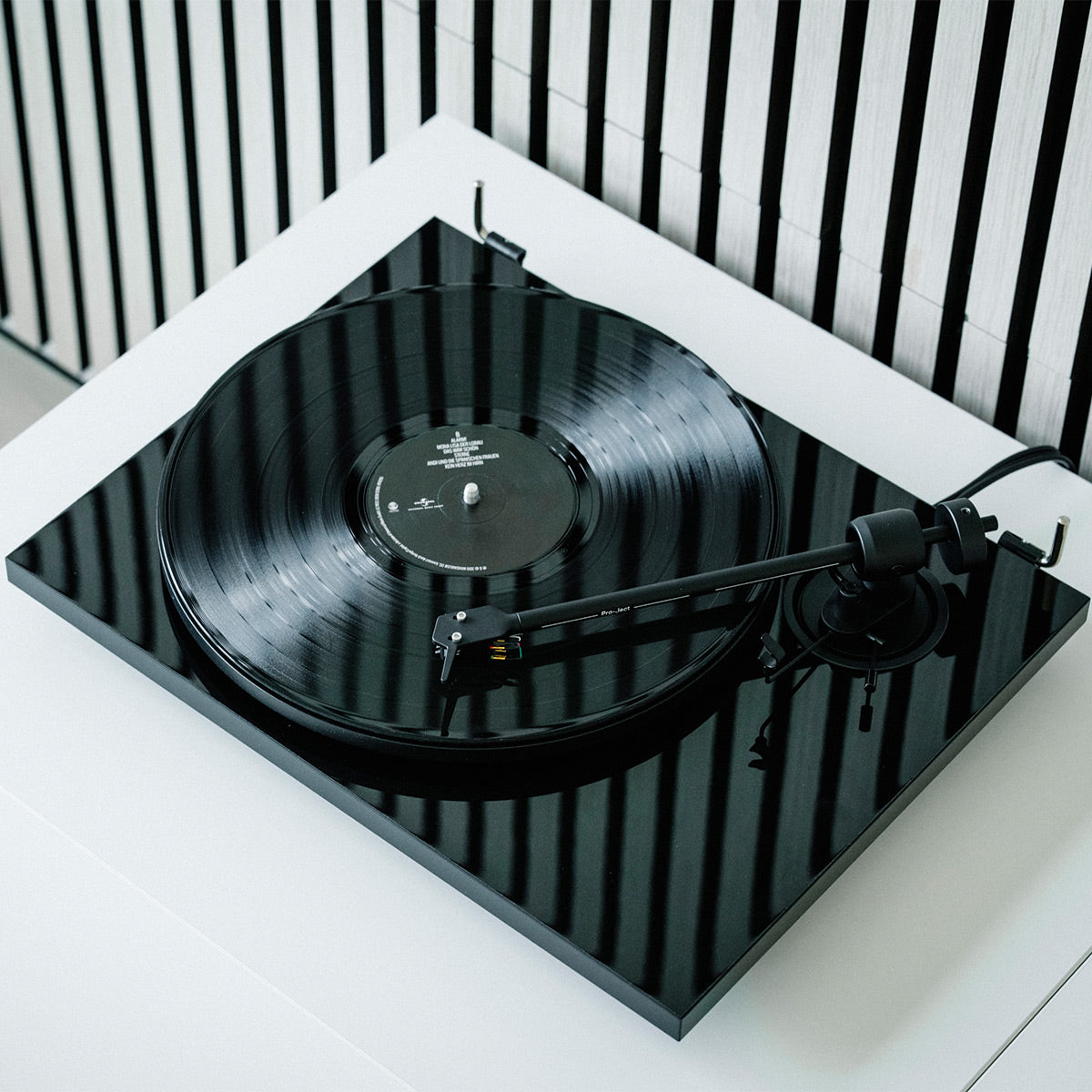 Pro-Ject E 1.2 BT Plug & Play Bluetooth Turntable with Pick it MM E Cartridge (Gloss Black)