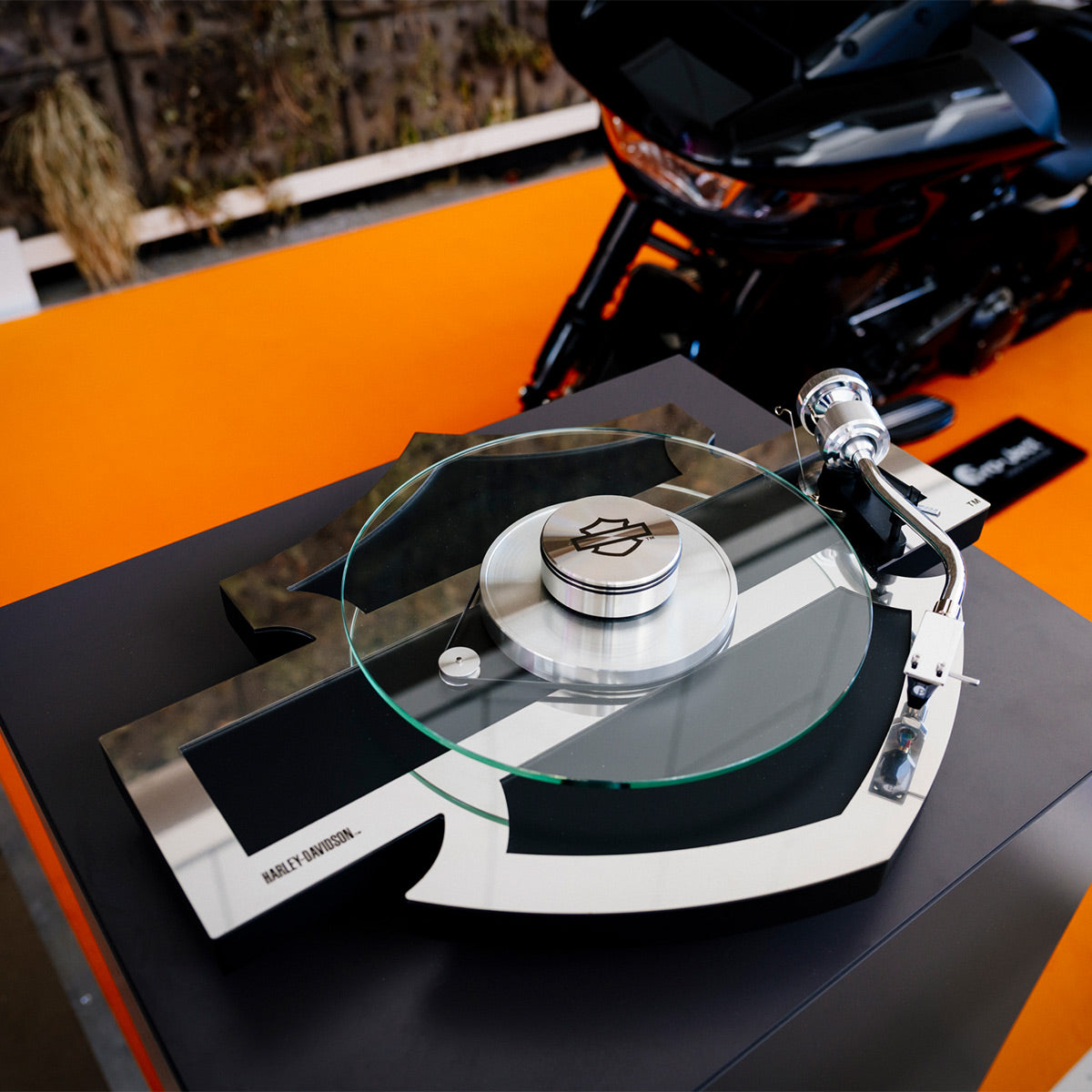 Pro-Ject Harley-Davidson Artist Series Turntable with Pick it PRO MM Cartridge